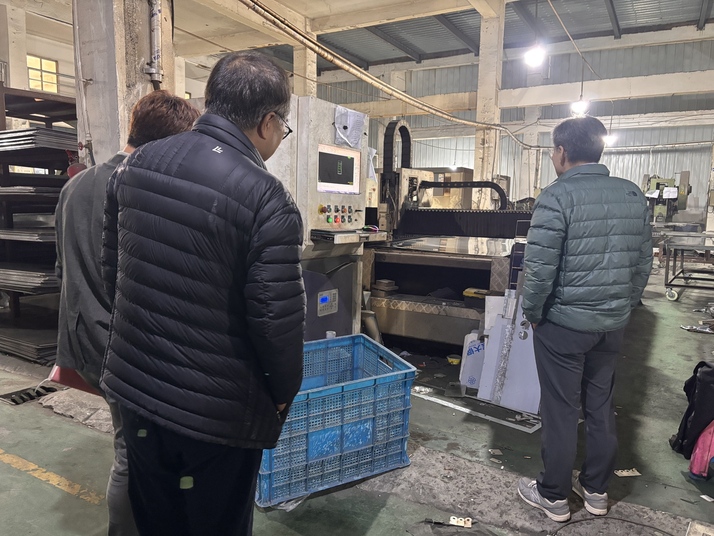 Koreanske kunder besøkte Ouyue Electric for å diskutere samarbeidet med tilpasset lade- og distribusjonsboks for elektriske kjøretøy