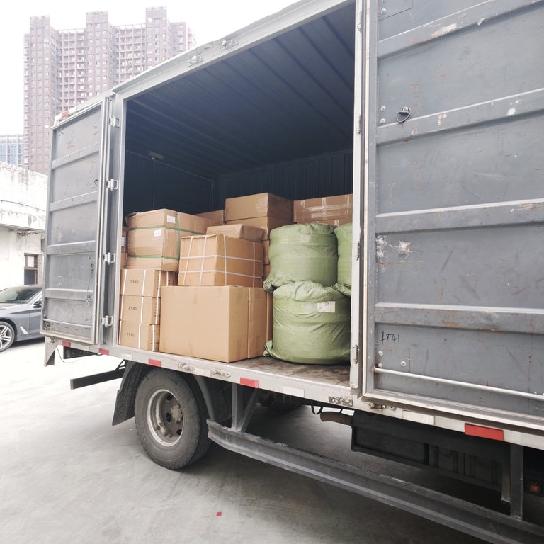 Ouyue Electrics distribusjonsbokser i rustfritt stål har blitt sendt i bulk til Israel: fra fabrikken til Ningbo havn, og gir sterk støtte til utenlandske ladehaugprosjekter